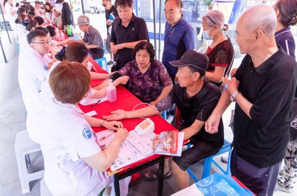 昆明配资开户 辽宁方大总医院“方大・健康行”系列义诊持续开展 三地联动惠民生​