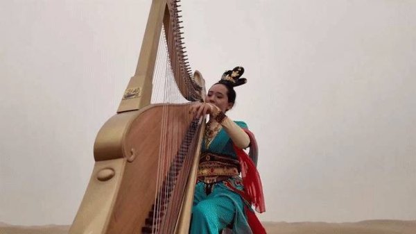 正规在线配资知识门户 穿越“音乐丝路”：箜篌少女大学圆梦